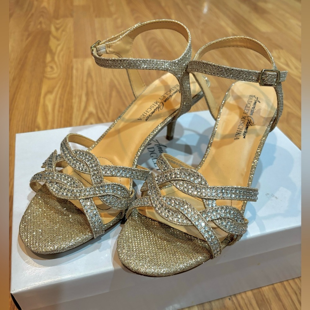 Light gold sparkle kitten heels ✨